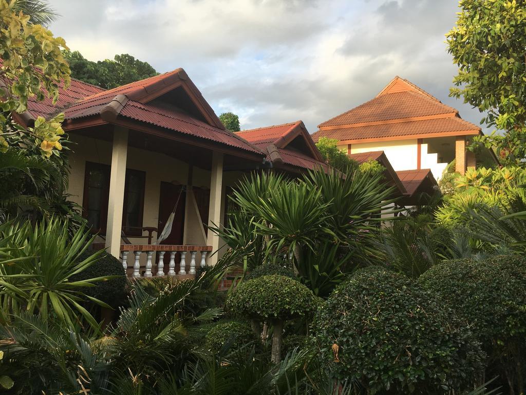 Jungle Hut Bungalows & Hotel Haad Chao Phao Esterno foto