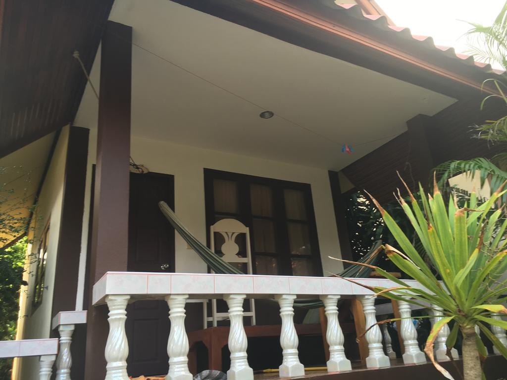 Jungle Hut Bungalows & Hotel Haad Chao Phao Esterno foto